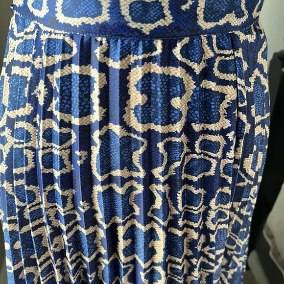 Marks & Spencer pleated skirt Size 12 - Picture 2 of 4